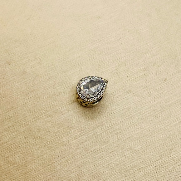 EUC Pandora 796245CZ Sterling Silver Radiant Teardrop Charm w/ Clear Zirconia - Picture 4 of 11